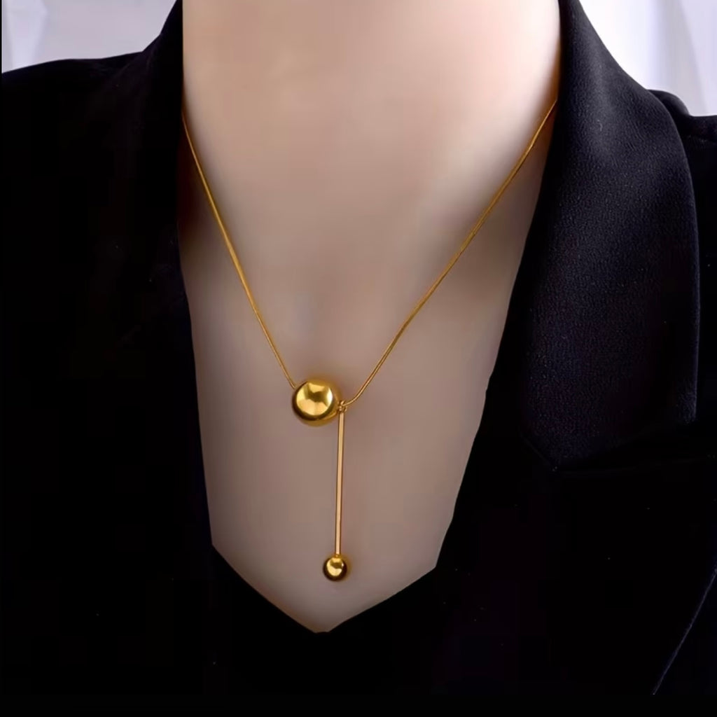 Collier Bordeaux – Le charme et le raffinement