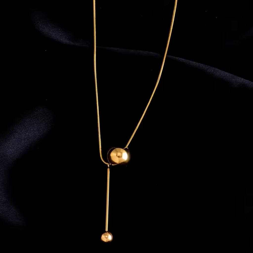 Collier Bordeaux – Le charme et le raffinement