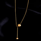 Collier Bordeaux – Le charme et le raffinement