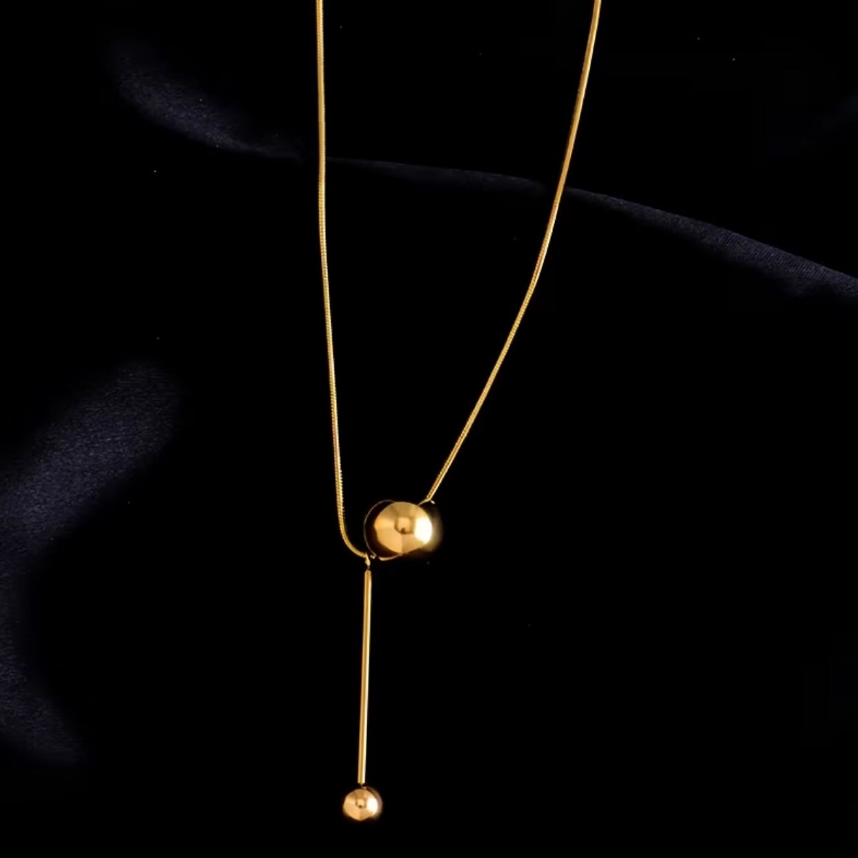 Collier Bordeaux – Le charme et le raffinement