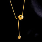 Collier Bordeaux – Le charme et le raffinement